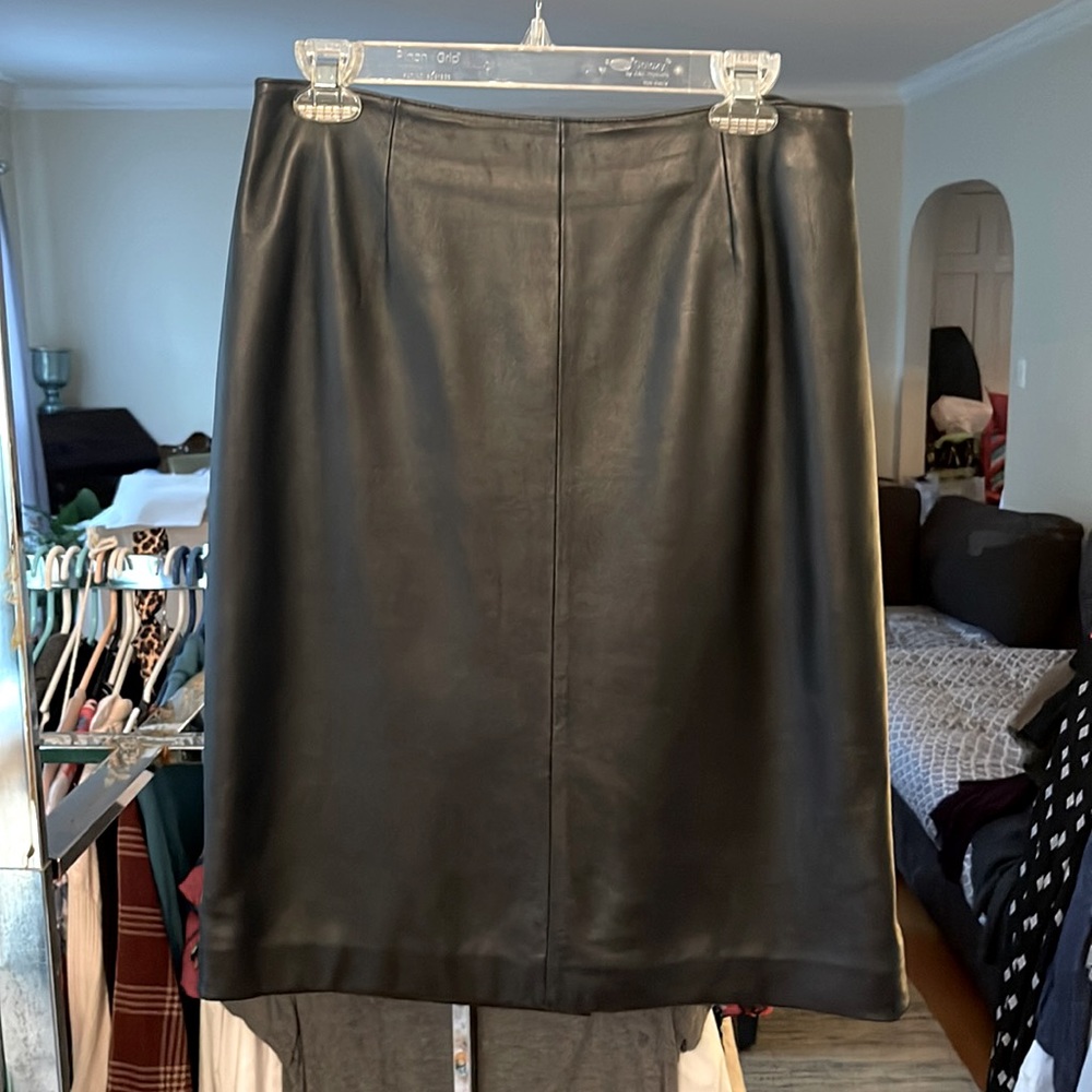 Hillary & Hanson black leather pencil skirt
